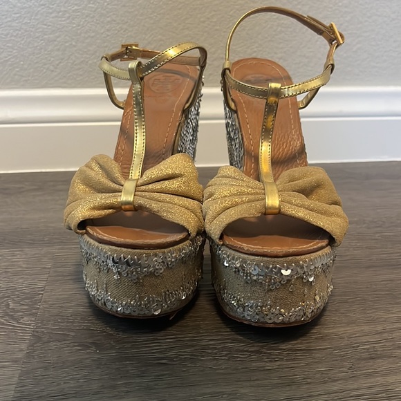 Tory Burch Leather gold sequin embellishment wedges size 6.5 - Picture 2 of 7